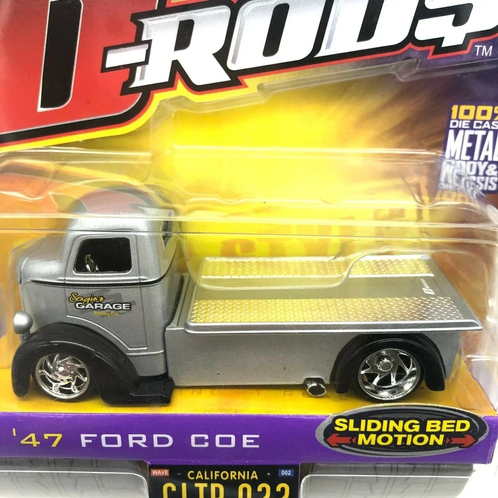 Jada D-Rods 47 1947 Ford COE Car Hauler Sliding Bed Sergio's Garage Diecast 1/64